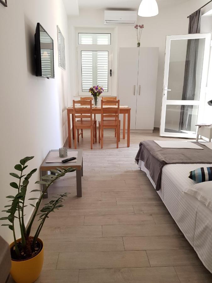 Apartments Ruzica Зострог Екстер'єр фото