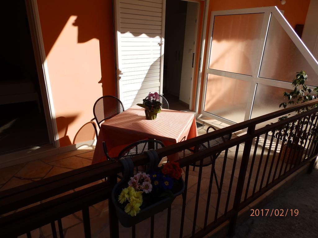 Apartments Ruzica Зострог Екстер'єр фото